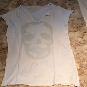 V-neck t-shirt